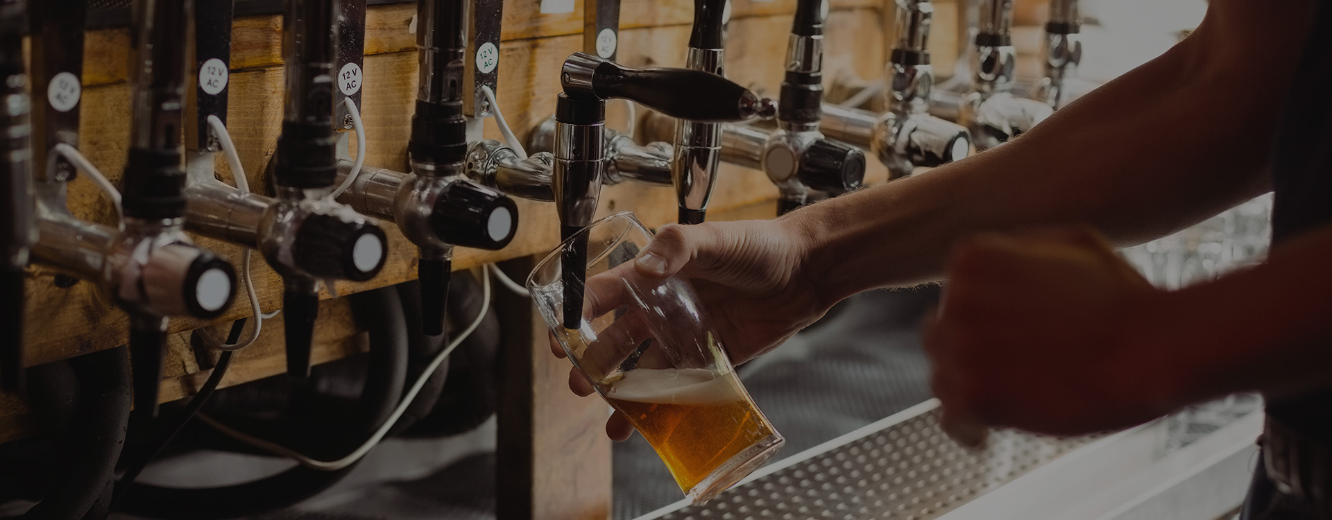 mid-section-bar-tender-filling-beer-from-bar-pump.jpg